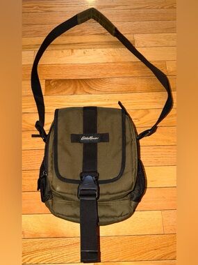 Eddie Bauer Army Green Mesh Black First Ascent Crossbody Bag Travel Pockets